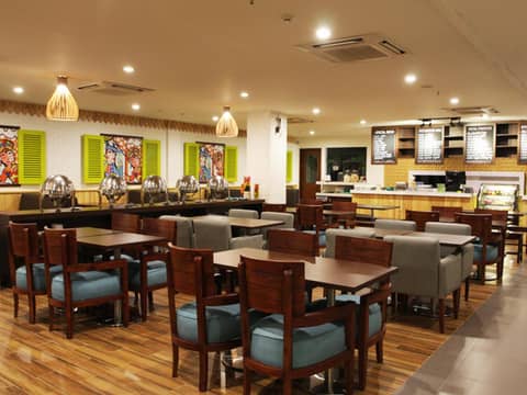 MaxoneHotels at Kramat — dining