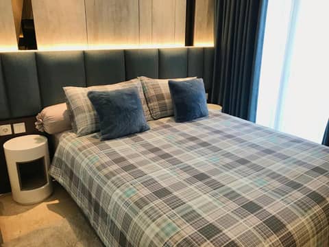 Gold Coast PIK Sea View Apartments by LongeSuites — hotel room
