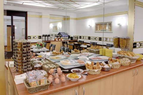 Hotel Opéra d'Antin — dining
