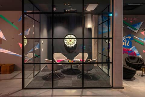 Moxy Frankfurt Airport — photo 4