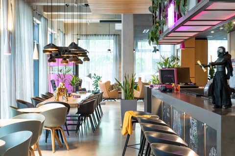 Moxy Frankfurt Airport — photo 6