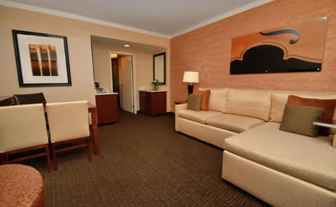 Embassy Suites by Hilton Austin Downtown South Congress — photo 9
