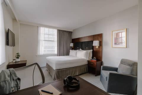 Club Quarters Hotel Downtown, Houston — hotel room