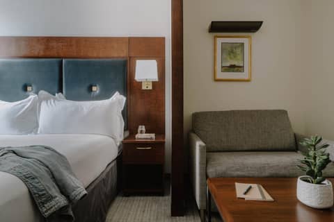 Club Quarters Hotel Downtown, Houston — hotel room