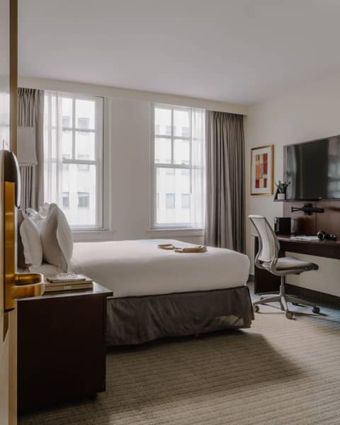 Club Quarters Hotel Downtown, Houston — hotel room