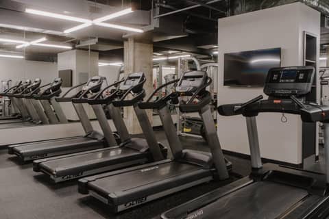 Club Quarters Hotel Downtown, Houston — activities & amenities