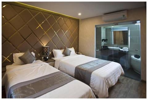 New Sun Hotel — hotel room