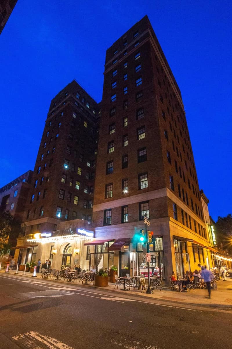 Fairfield Inn & Suites by Marriott Philadelphia Downtown/Center City — building
