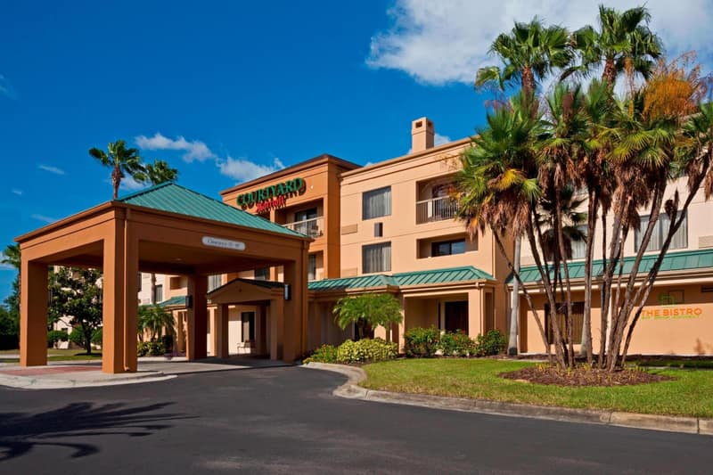 Courtyard Tampa Brandon — building