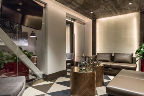 The Windsor Suites — lounge