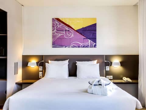 Novotel Suites Paris Montreuil Vincennes — hotel room