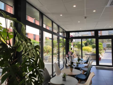 Novotel Suites Paris Montreuil Vincennes — lounge