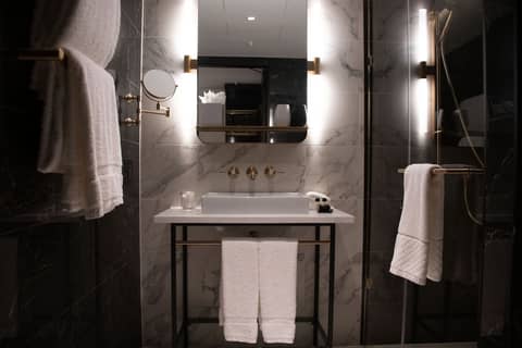 The Guardsman Hotel and Residences — photo 9