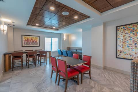 Holiday Inn Express & Suites Asheville Downtown by IHG — photo 3