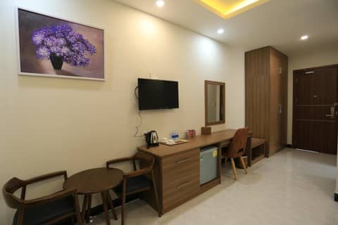 Phung Hung Boutique Hotel — hotel room