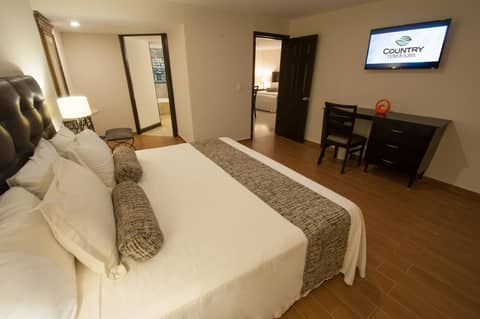 Country Hotel and Suites — photo 4