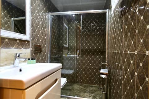 Maranda Suit Hotel — bathroom