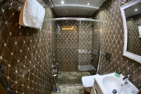 Maranda Suit Hotel — bathroom