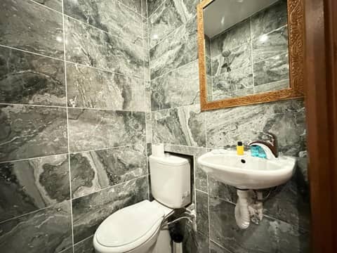 Maranda Suit Hotel — bathroom