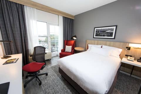 Hilton Garden Inn Savannah Historic District — hotel room