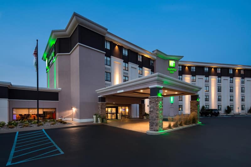 Holiday Inn Milwaukee Riverfront by IHG — building