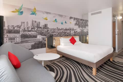 Novotel London Excel — hotel room