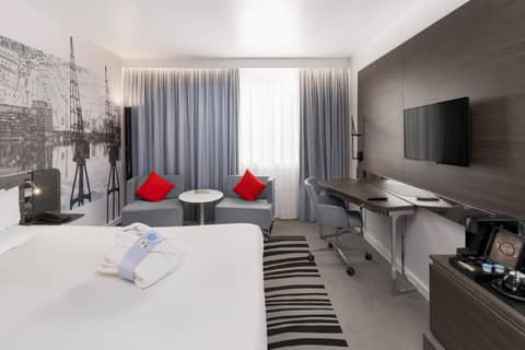Novotel London Excel — hotel room