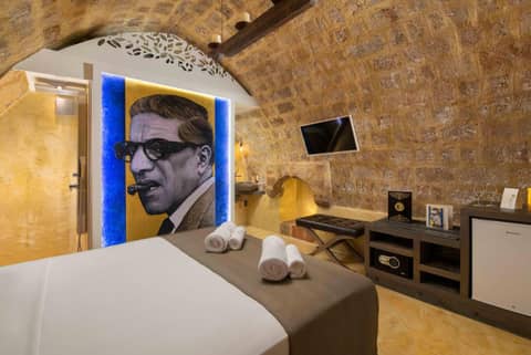 10GR Boutique Hotel & Wine Bar — hotel room