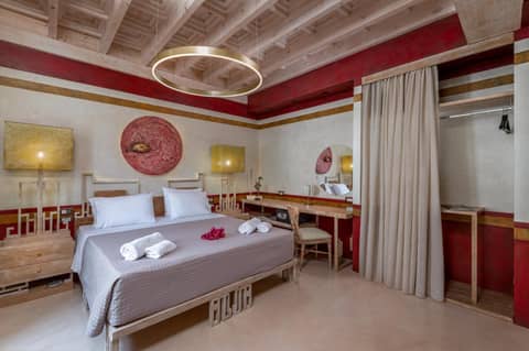 10GR Boutique Hotel & Wine Bar — bedroom