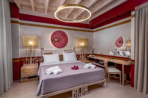 10GR Boutique Hotel & Wine Bar — bedroom