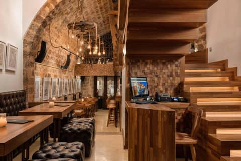 10GR Boutique Hotel & Wine Bar — dining