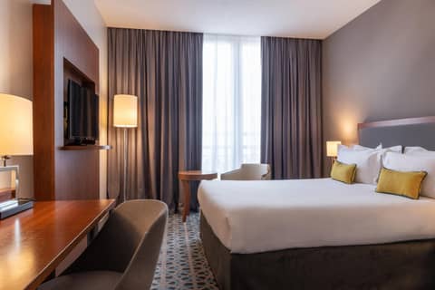 Crowne Plaza Paris - Republique by IHG — hotel room