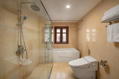 Hanoi Nostalgia Hotel & Spa — bathroom