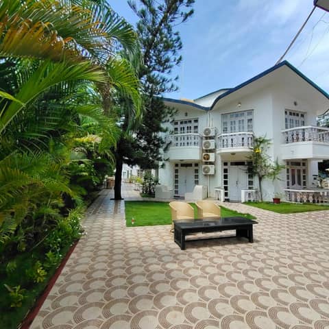 Sunset Beach Resort — hotel building
