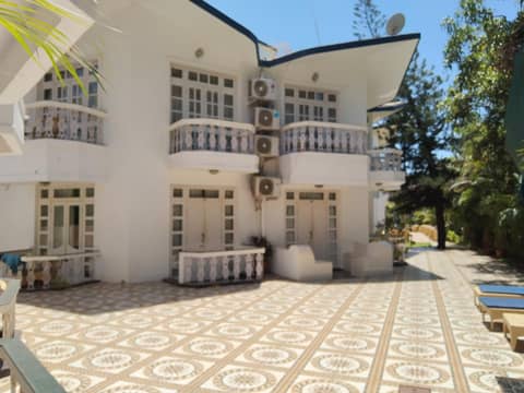 Sunset Beach Resort — hotel building