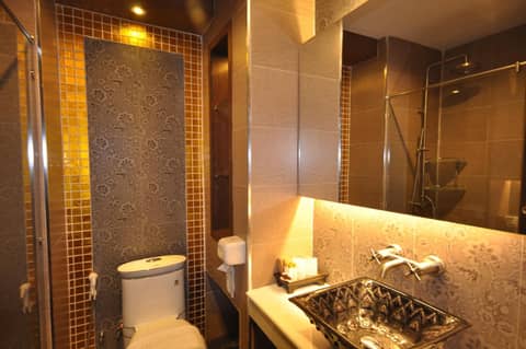 Chalelarn Hotel Hua Hin — bathroom