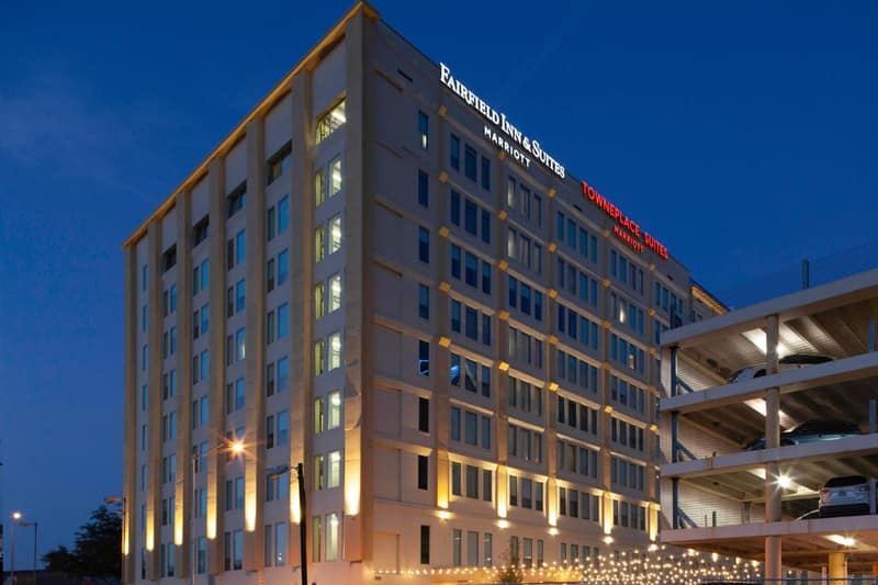 Fairfield Inn & Suites by Marriott Dallas Downtown — building