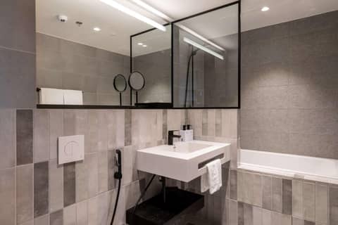 Scandic Helsinki Hub — bathroom