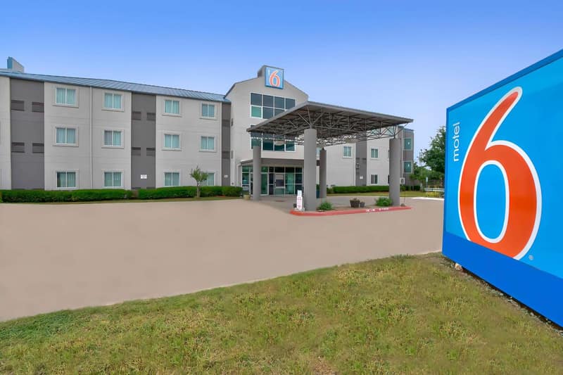Motel 6-Benbrook, TX - Fort Worth — building