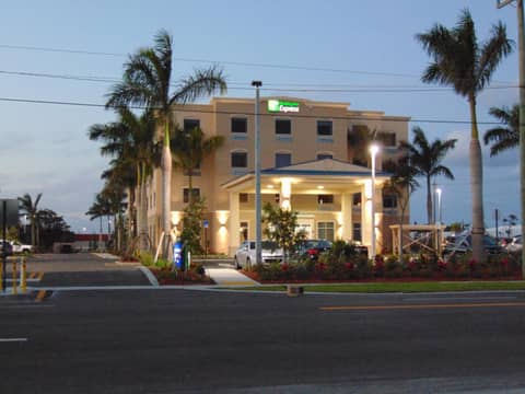 Holiday Inn Express & Suites Boynton Beach by IHG — photo 3