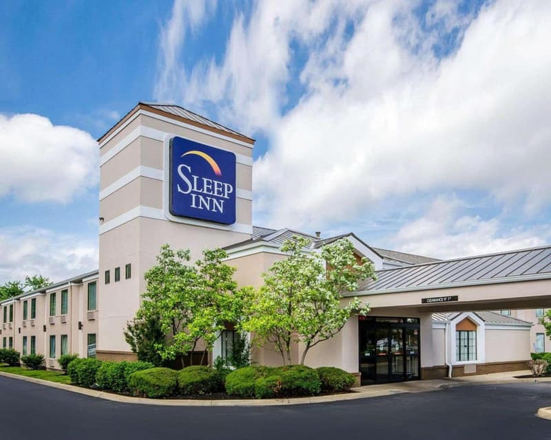 Spark By Hilton Louisville Airport — building