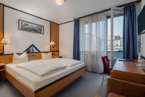 Hotel Fidelio — hotel room