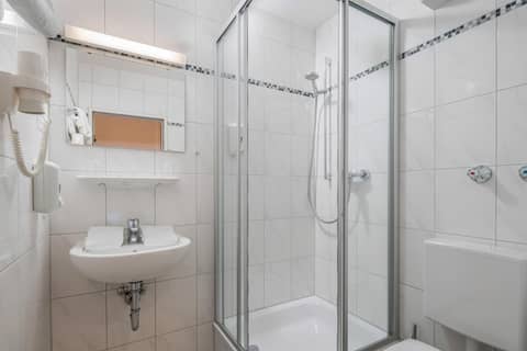 Hotel Fidelio — bathroom