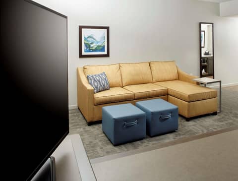 Hampton Inn & Suites Pittsburgh Airport South/Settlers Ridge — hotel room