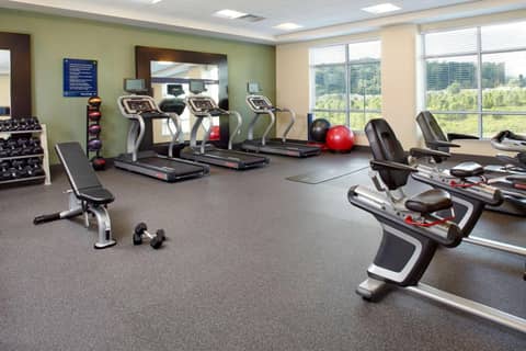 Hampton Inn & Suites Pittsburgh Airport South/Settlers Ridge — activities & amenities