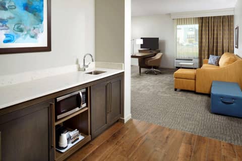 Hampton Inn & Suites Pittsburgh Airport South/Settlers Ridge — hotel room