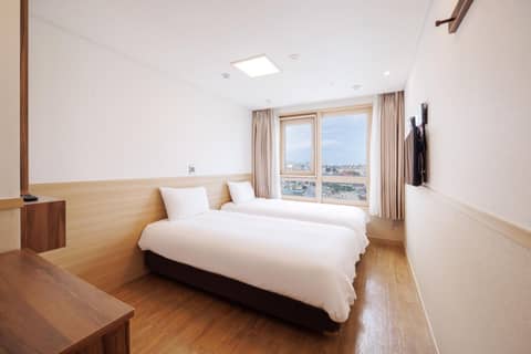 Kenny Stay Jeju Seogwipo — hotel room