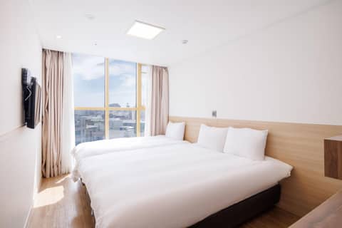 Kenny Stay Jeju Seogwipo — hotel room