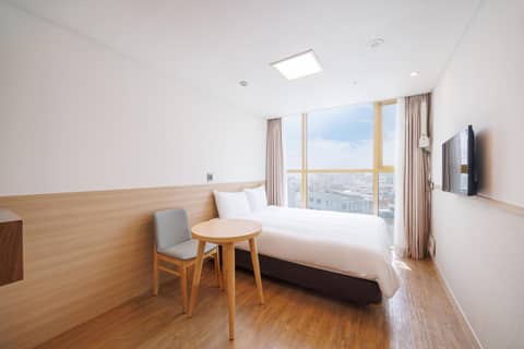 Kenny Stay Jeju Seogwipo — hotel room