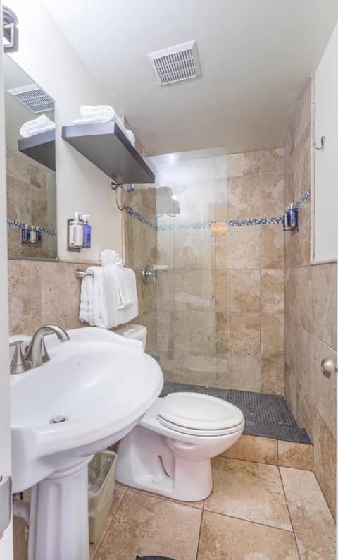 Pegasus International Hotel — bathroom